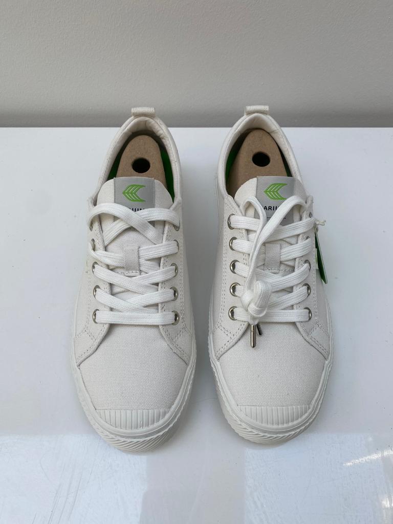 white trainers size 6.5